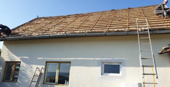 Das undichte Dach muss erneuert werden